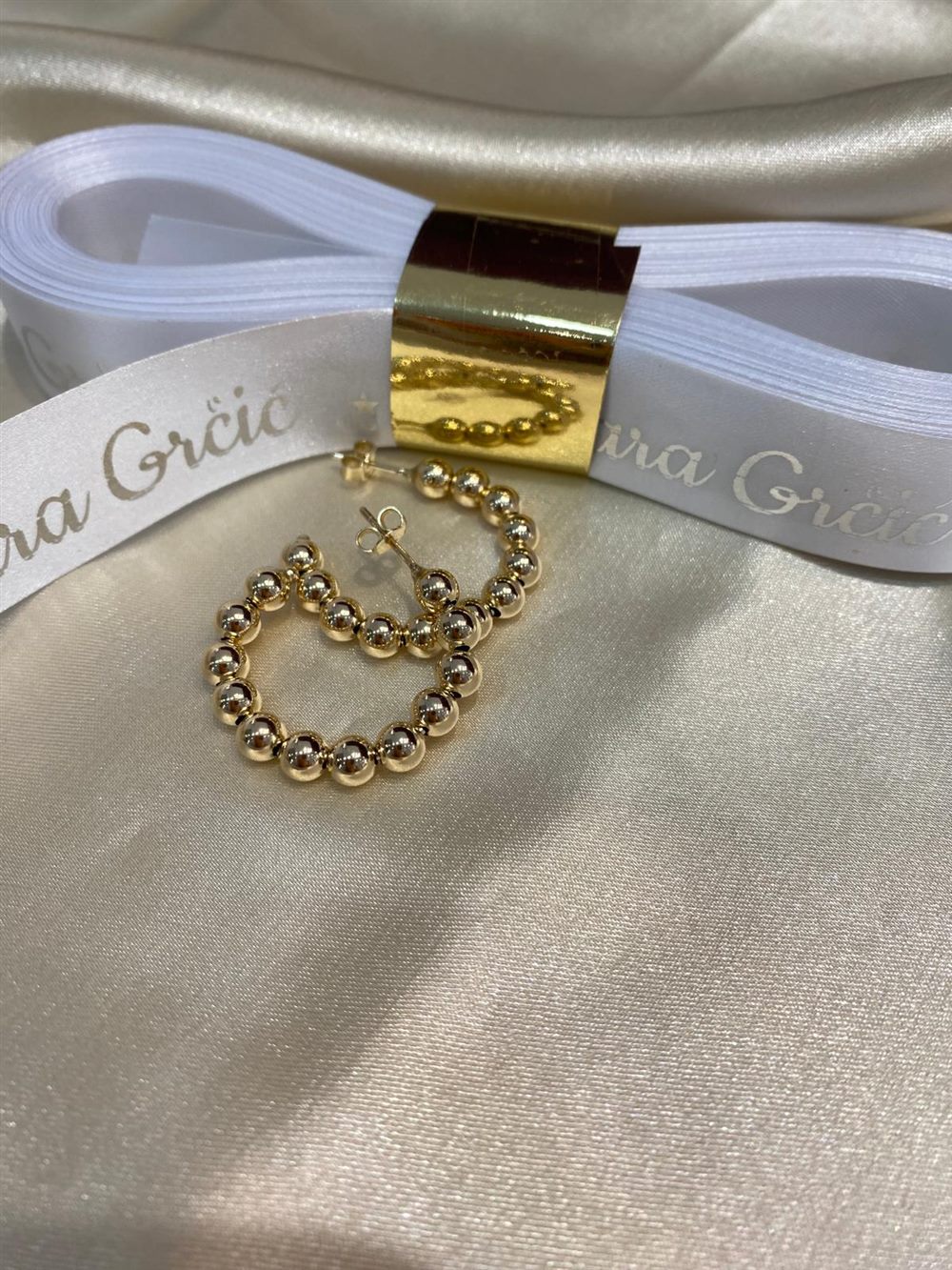 Zlatne karike minđuše sa kuglicama