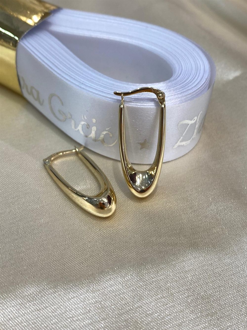 Zlatne minđuše trokutaste karike