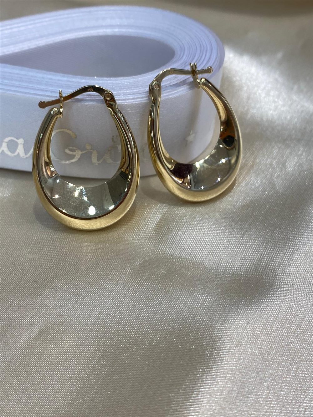 Zlatne ovalne masivne karike